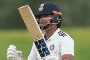এভাবেও মন জেতা যায়! দলীপ ফাইনালে বৈভবের জয়ধ্বনি, কীভাবে ভালোবাসা ফিরিয়ে দিল ‘বেবি বস’?