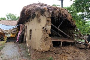 টানা বৃষ্টিতে মাটির দেওয়াল চাপা পড়ে মৃত বাঁকুড়ার ৩, ঘুমন্ত অবস্থায় করুণ পরিণতি!