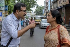 পুলিশ-রাজনৈতিক নেতাদের নাম করে অসহায় মহিলাকে হুমকি! ভবানীপুরে পুলিশের জালে ‘গবেষক’