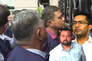 অভিষেকের বাড়িতে বিরাট অভিযান সিআইডি-এসটিএফের, দুর্নীতি মামলায় অবেশেষে গ্রেপ্তার সুমিত রায়