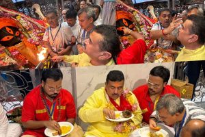 হাতে মাছের মুড়ো, অমাবস্যায় কালীঘাট মন্দিরে পুজো মুখ্যমন্ত্রীর