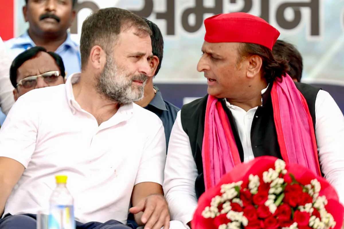 কংগ্রেসের সঙ্গে পাকা কথা সারা! উত্তরপ্রদেশে বেশি আসনের শর্তে ‘হাত’ ছুঁলেন অখিলেশ