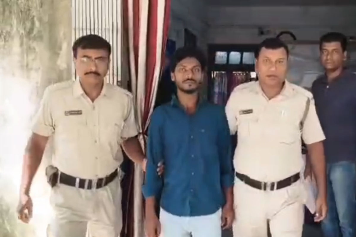পুত্রসন্তান জন্ম নাবালিকা স্ত্রীর, খবর পেয়েই হাসপাতাল থেকে যুবককে তুলে নিয়ে গেল পুলিশ!