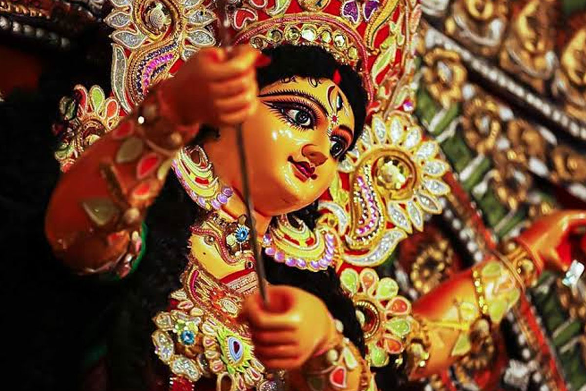 বাংলাদেশে দুর্গাপুজোয় টানা ৫ দিনের ছুটি, সংখ্যালঘু আবেগ মেরামতে অনুদানও বাড়ালেন তারেক