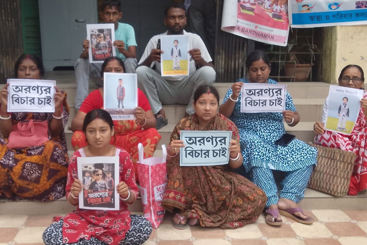 ভুল চিকিৎসায় শিশুমৃত্যু, পলাতক ভুয়ো ডাক্তার, মৃতের মা’য়ের নগ্ন ছবি ছড়িয়ে দেওয়ার হুমকি!