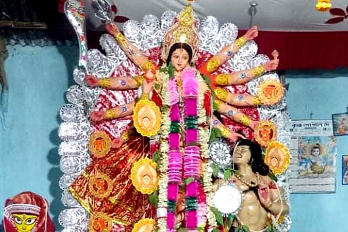 স্বপ্নাদেশে ডাকাতি করে পুজোর সূচনা, আট পুরুষ পরেও ঐতিহ্য মেনেই উমা আসেন বাতাসপুরে