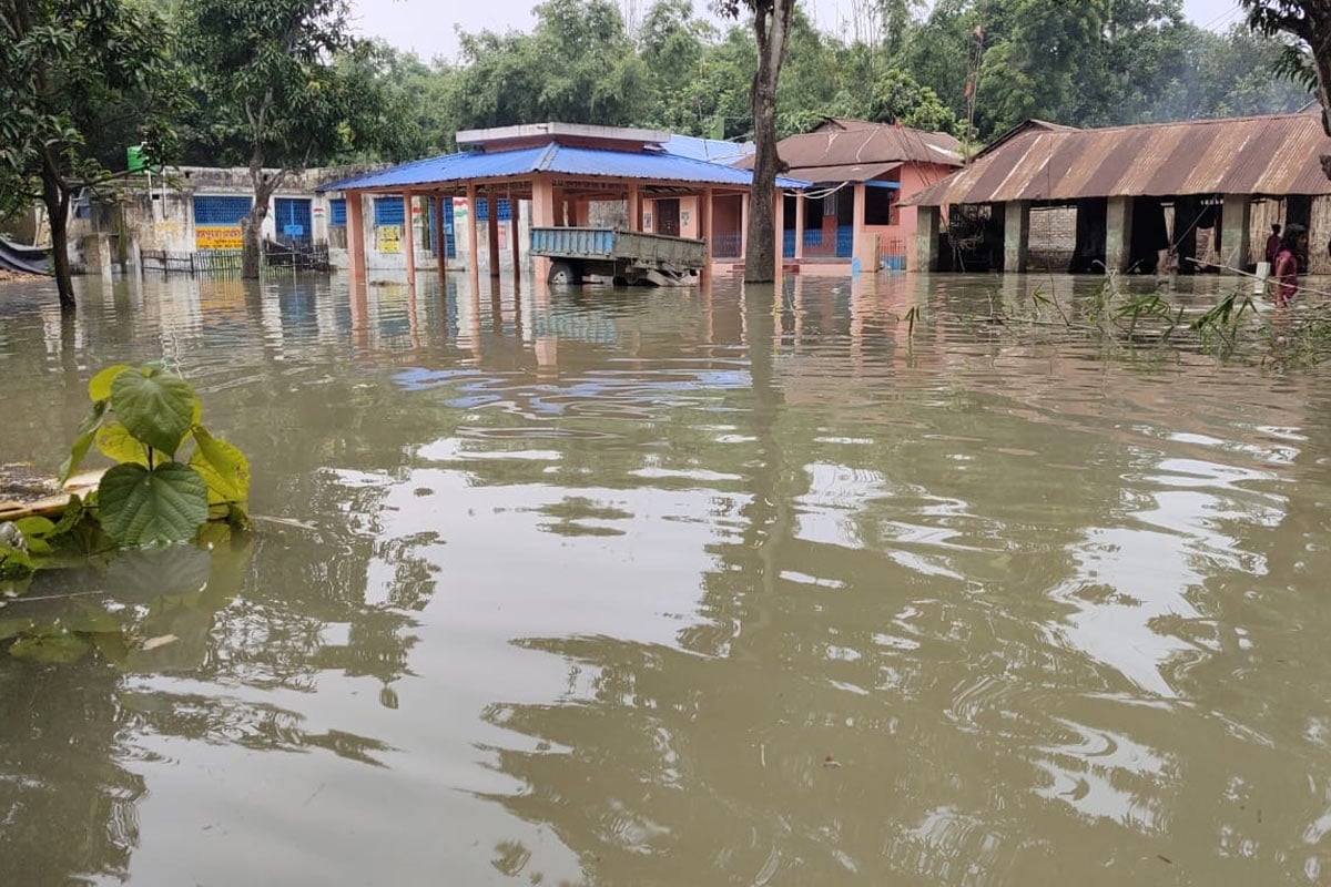 উথাল-পাথাল গঙ্গা, ভাসল ভূতনি দ্বীপের অন্তত ১৯টি গ্রাম, জলবন্দি প্রায় ২ লক্ষ মানুষ