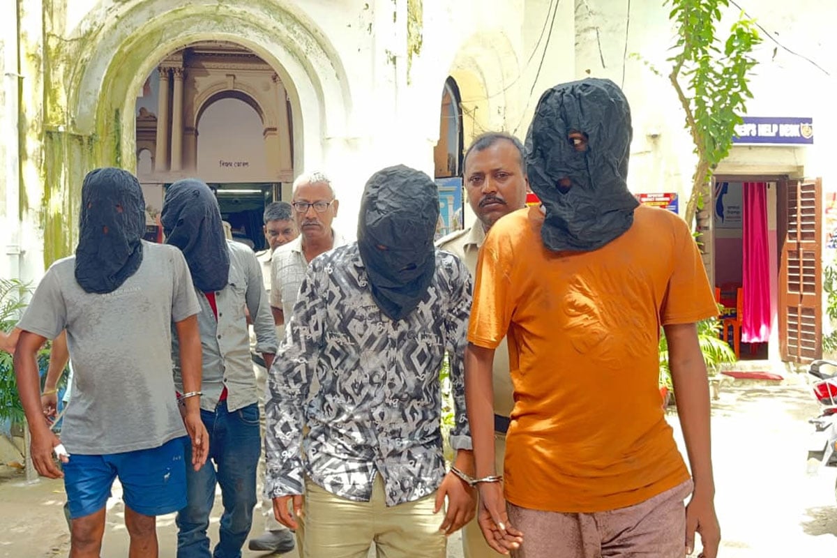 গুলতি ছুঁড়ে অভিনব কায়দায় চুরি! মন্ত্রীর পাড়ায় হানা দিতেই জালে বিহারের ৪ দুষ্কৃতী