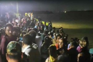 ভরা কটালে জোয়ারের তোড়ে হলদি নদীতে নৌকাডুবি, সাঁতরে প্রাণে বাঁচালেন ১৫ যাত্রী