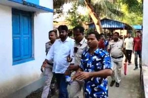 গাড়িতে মিলল বেআইনি অস্ত্র! গ্রেপ্তার বনগাঁর প্রাক্তন তৃণমূল বিধায়ক বিশ্বজিৎ দাস
