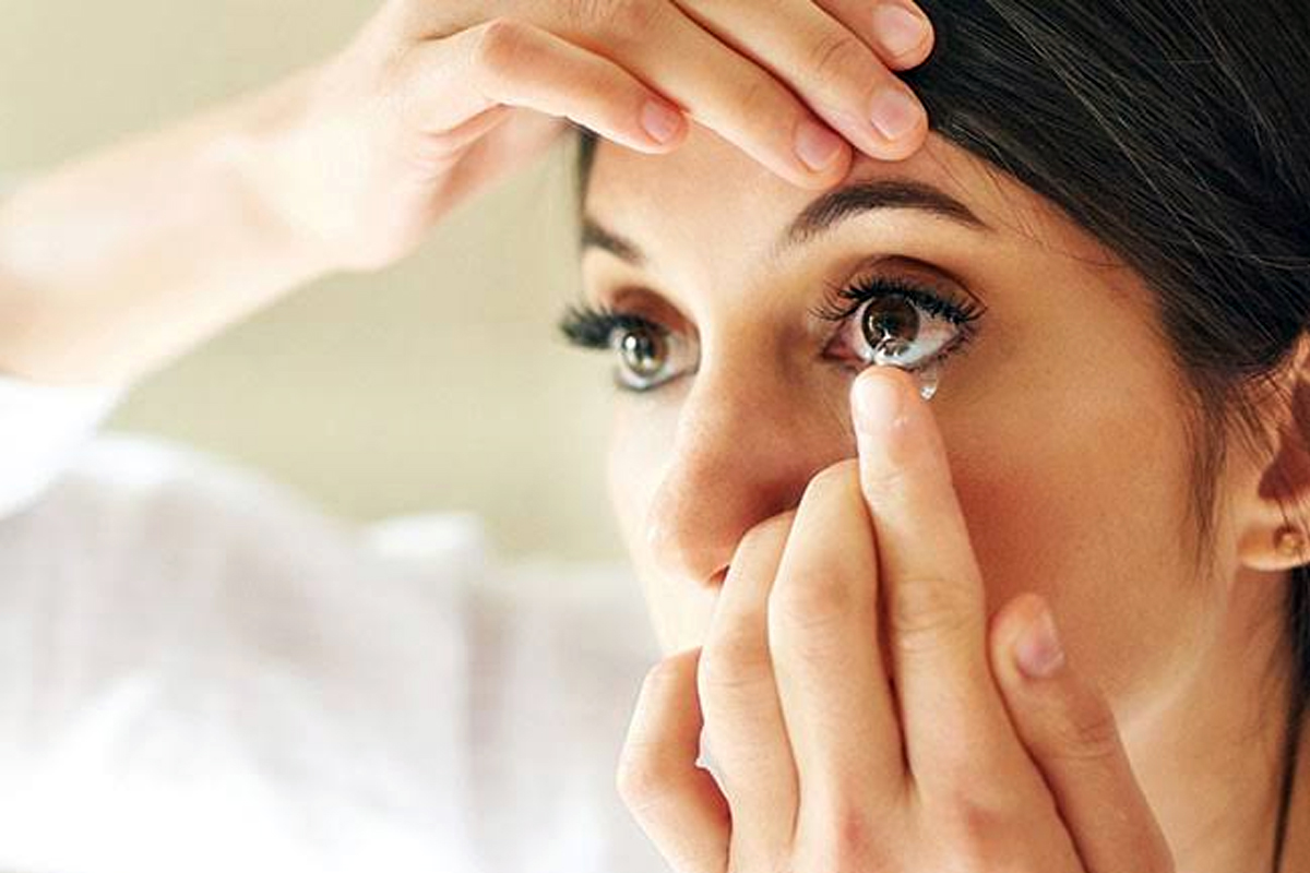 Red and irritated eyes from contact lens use