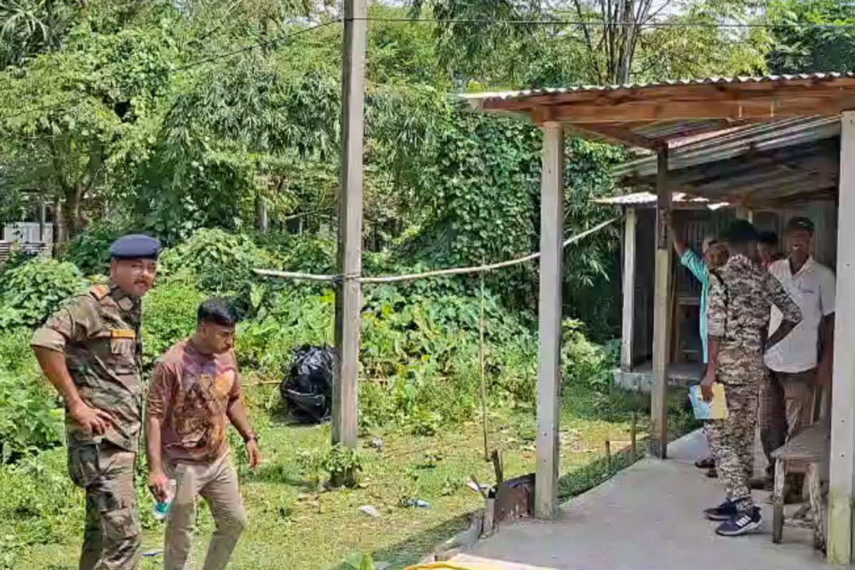 ঘরে বৃদ্ধের রক্তাক্ত দেহ, কাছেই ঝোপে খোঁজ মিলল স্ত্রীর! জোড়া ‘খুনে’ চাঞ্চল্য কোচবিহারে