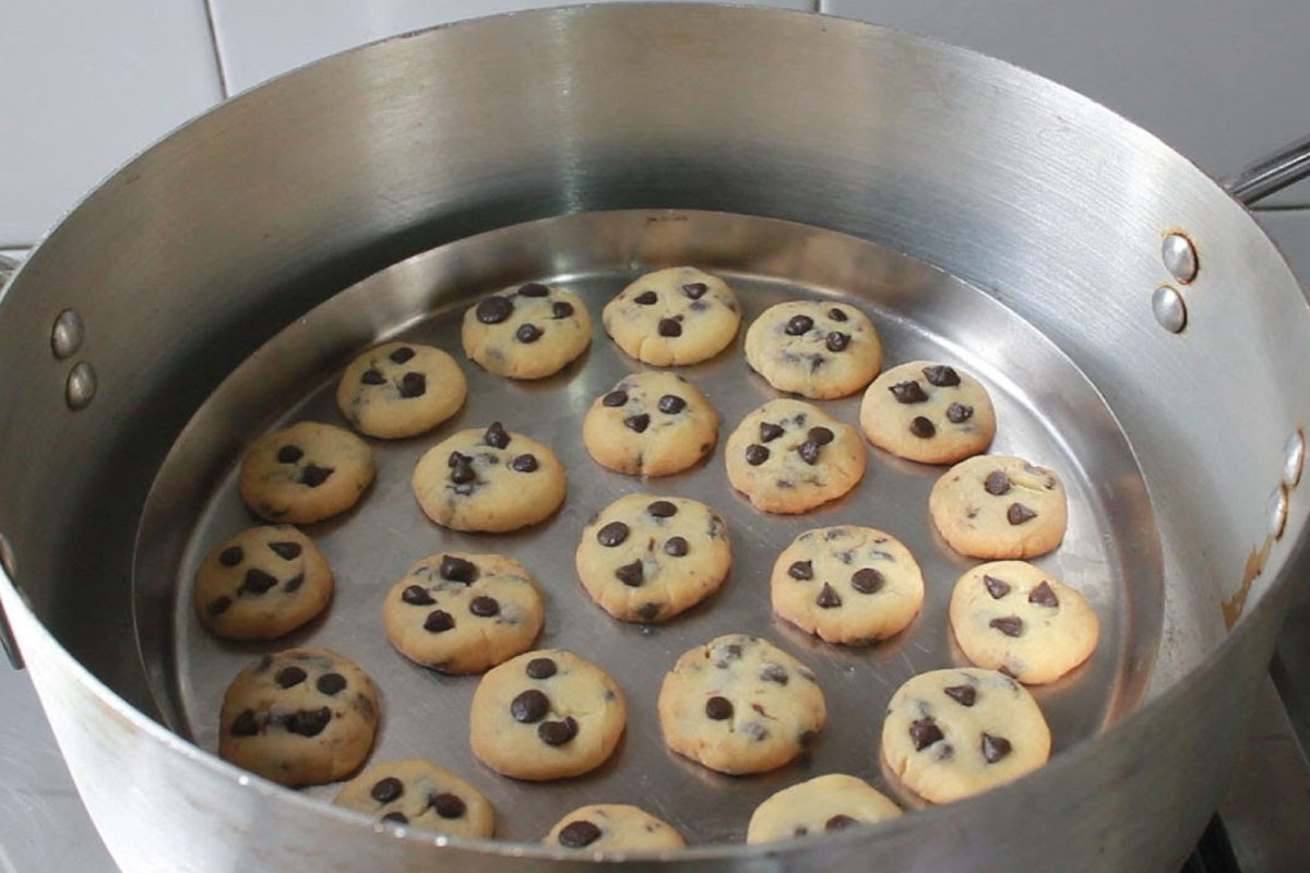 How to Bake Delicious, Crispy Cookies at Home Without an Oven