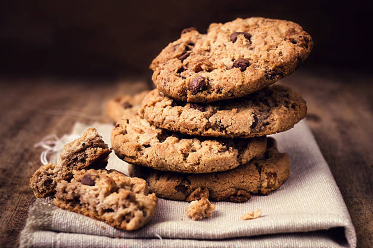 How to Bake Delicious, Crispy Cookies at Home Without an Oven