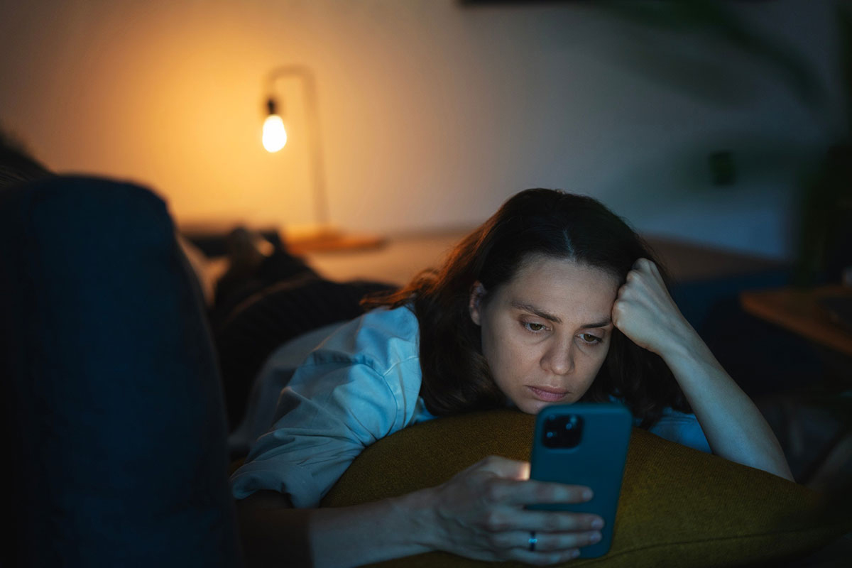 why you cant stop doomscrolling at night