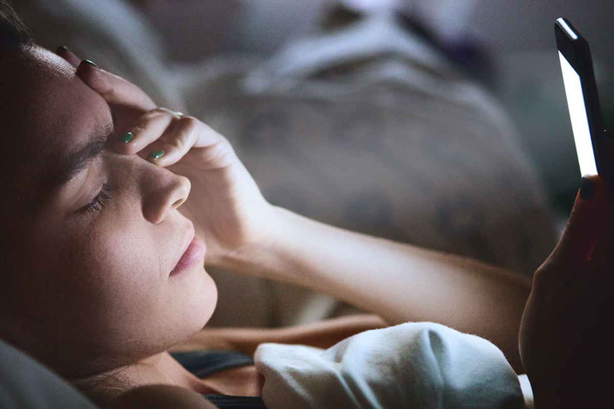 why you cant stop doomscrolling at night