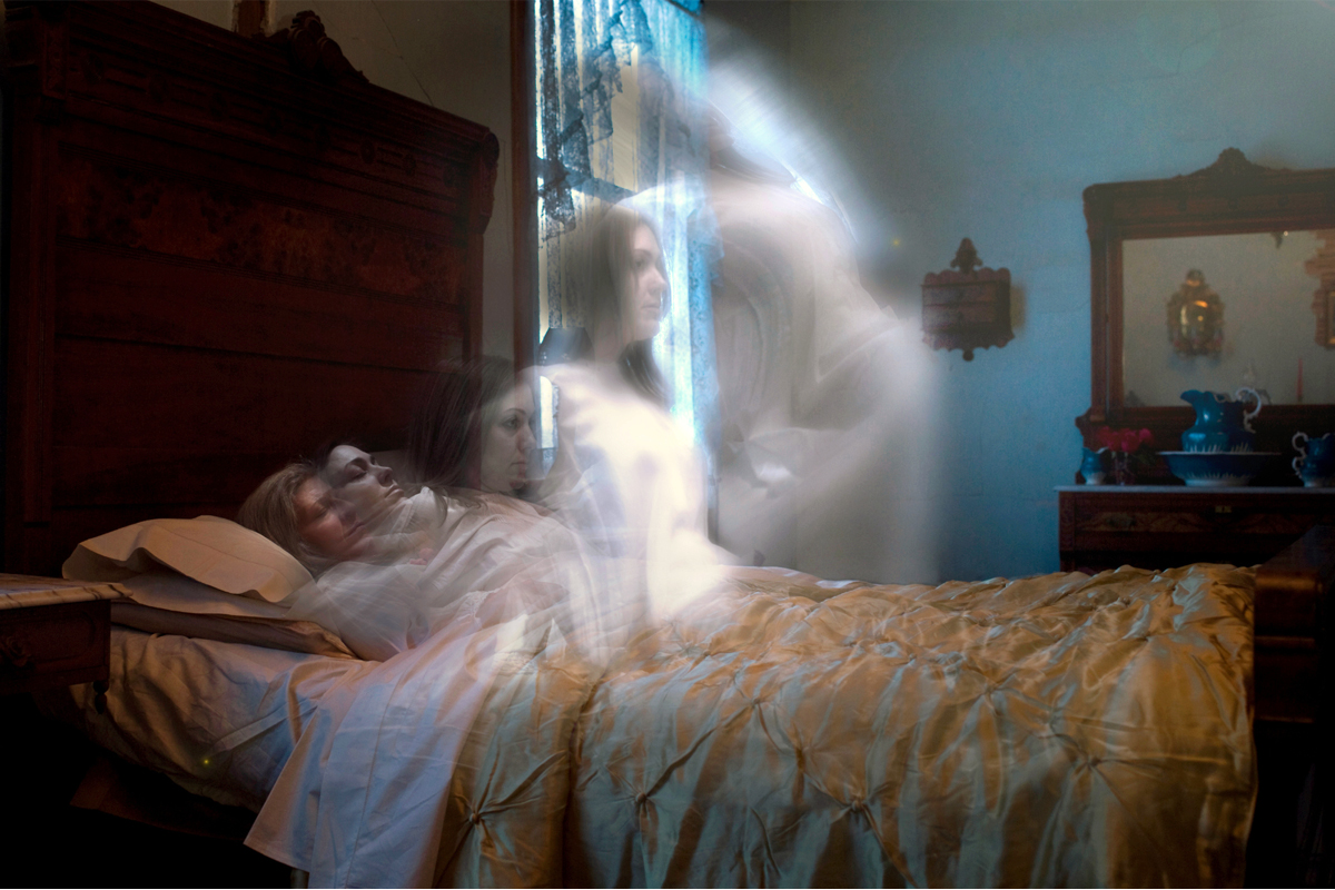 seeing dead loved ones before death end of life dreams