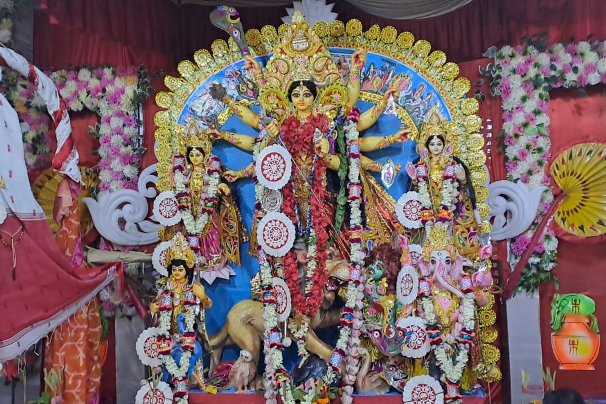 আজও কাঁচা মাছ-আনাজে দেবীর ভোগ দেয় ঝাড়গ্রামের এই পরিবার, নবমীতে ‘শত্রু বলি’