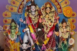 মা নিজে এসেছিলেন শাঁখা পরতে! দুর্গাপুরের বন্দ্যোপাধ্যায় বাড়িতে হর-পার্বতী পুজোর আশ্চর্য কাহিনি