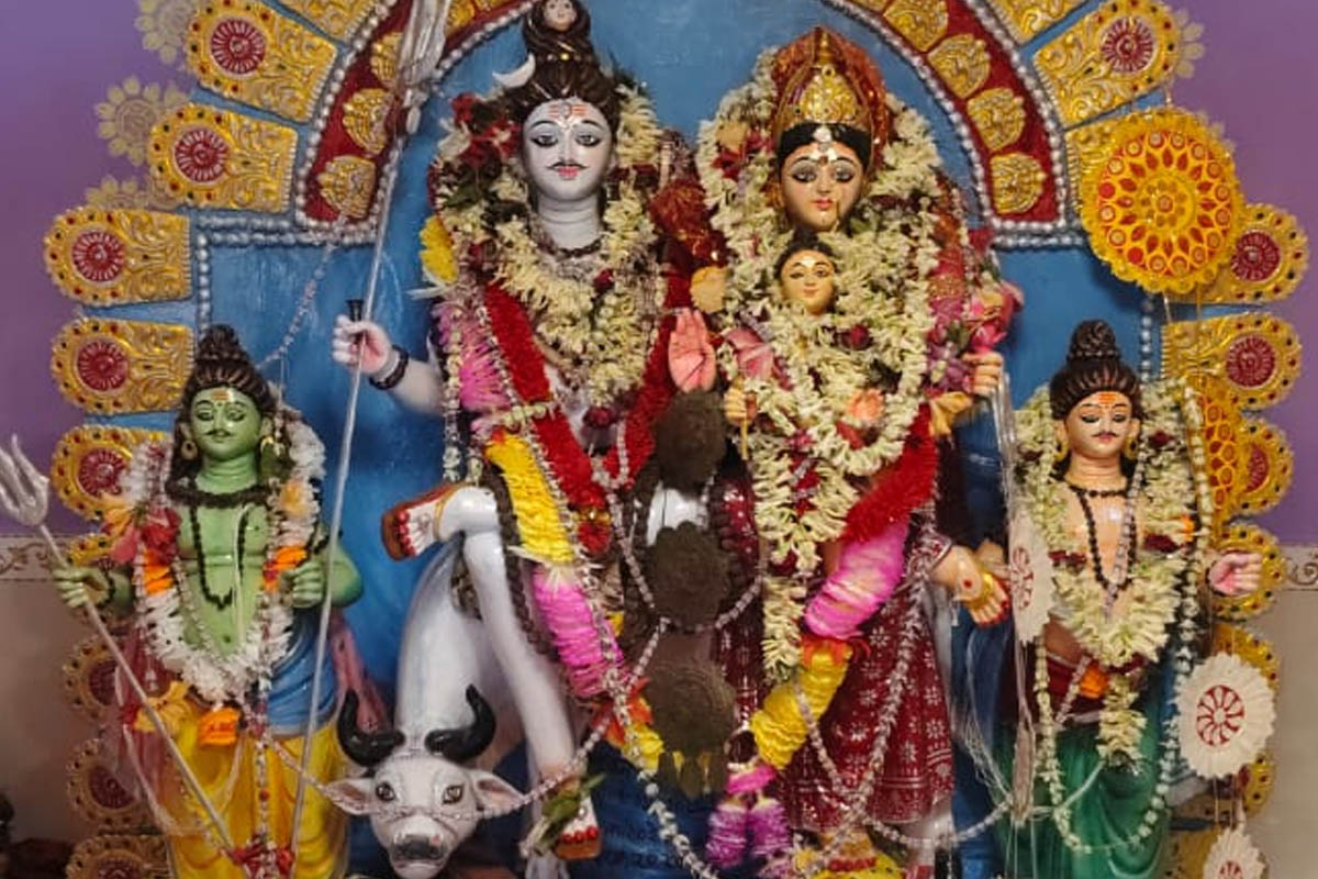 মা নিজে এসেছিলেন শাঁখা পরতে! দুর্গাপুরের বন্দ্যোপাধ্যায় বাড়িতে হর-পার্বতী পুজোর আশ্চর্য কাহিনি