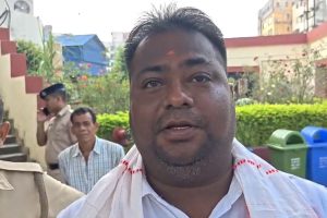 অষ্টমীতে ড্রাই ডে, সরকারি নির্দেশের পরে মদ মজুত বহু হোটেলে! অভিযানের হুঁশিয়ারি বিজেপি বিধায়কের