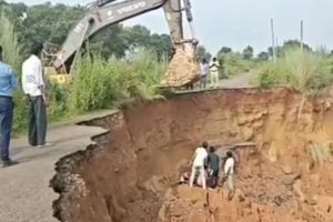 গুগল ম্যাপের ‘কথা’ শোনাই কাল! লোকেশনে পৌঁছতে গিয়ে বাইক-সমেত সোজা খাদে! শোরগোল দুর্গাপুরে