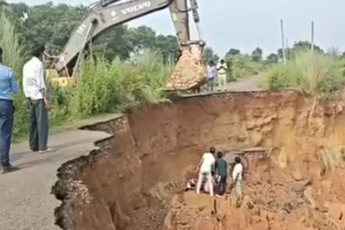 গুগল ম্যাপের ‘কথা’ শোনাই কাল! লোকেশনে পৌঁছতে গিয়ে বাইক-সমেত সোজা খাদে! শোরগোল দুর্গাপুরে