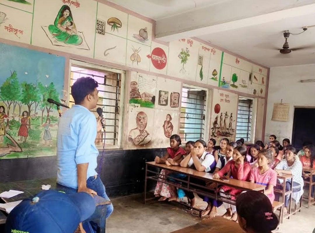 ক্লাসরুমে এসএফআইয়ের কর্মসূচি! প্রধান শিক্ষককে শোকজ করল শিক্ষাদপ্তর