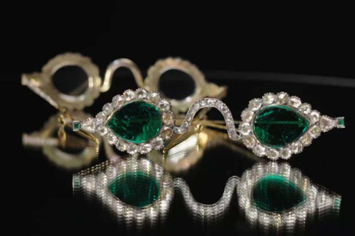 Mughal-era sunglasses with emerald lenses displayed at Sotheby's London