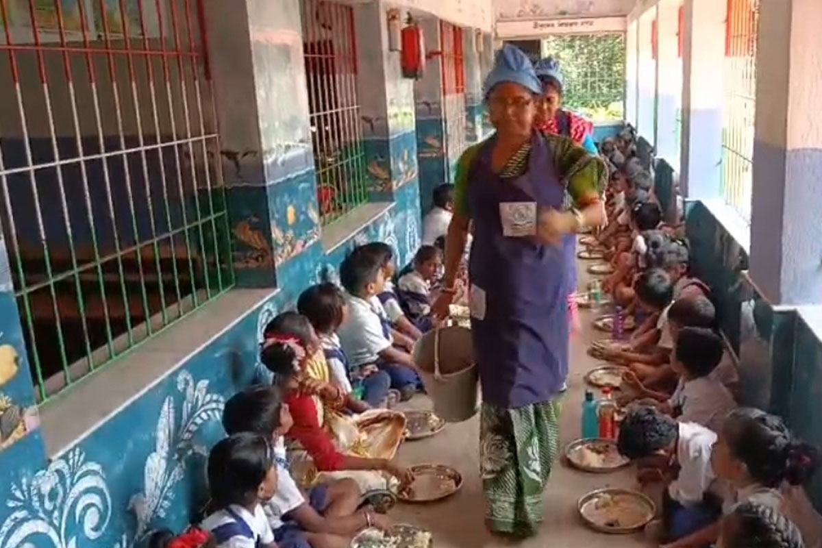 Falta school hosts Hilsa festival on Teachers' Day; students delighted