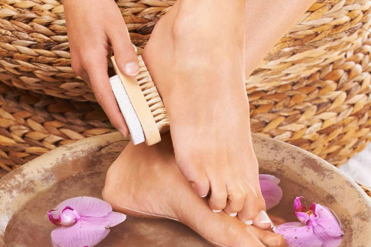 Durga Puja Skincare: Dry, Cracked Heels? Try These Easy Foot Care Tips