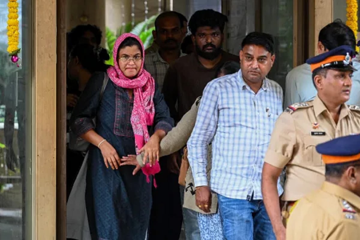 এক বছরে তিন ‘আত্মহত্যা’, তবু শাস্তি হয়নি! আইআইটি অধ্যাপকের বিরুদ্ধে এফআইআর পুত্রহারা মায়ের