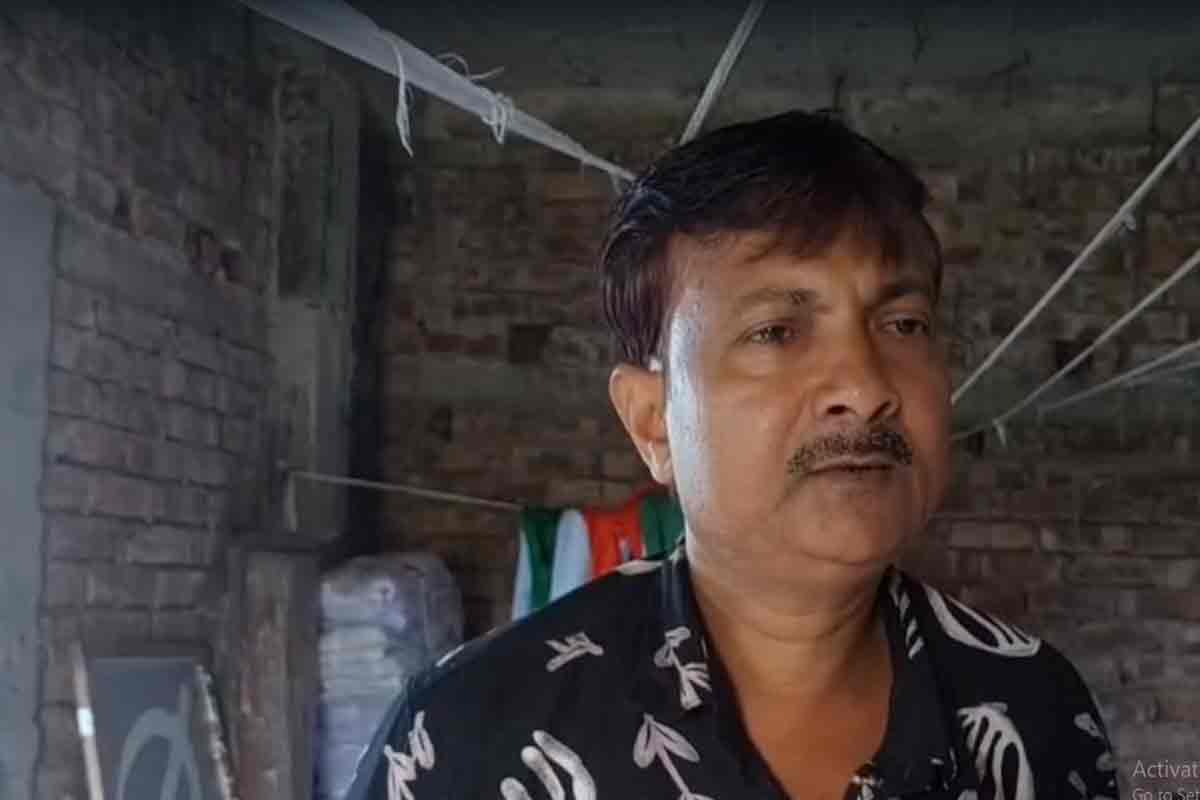 Flag merchant Raju Haldar faces heavy losses amid the TMC flag and symbol freeze