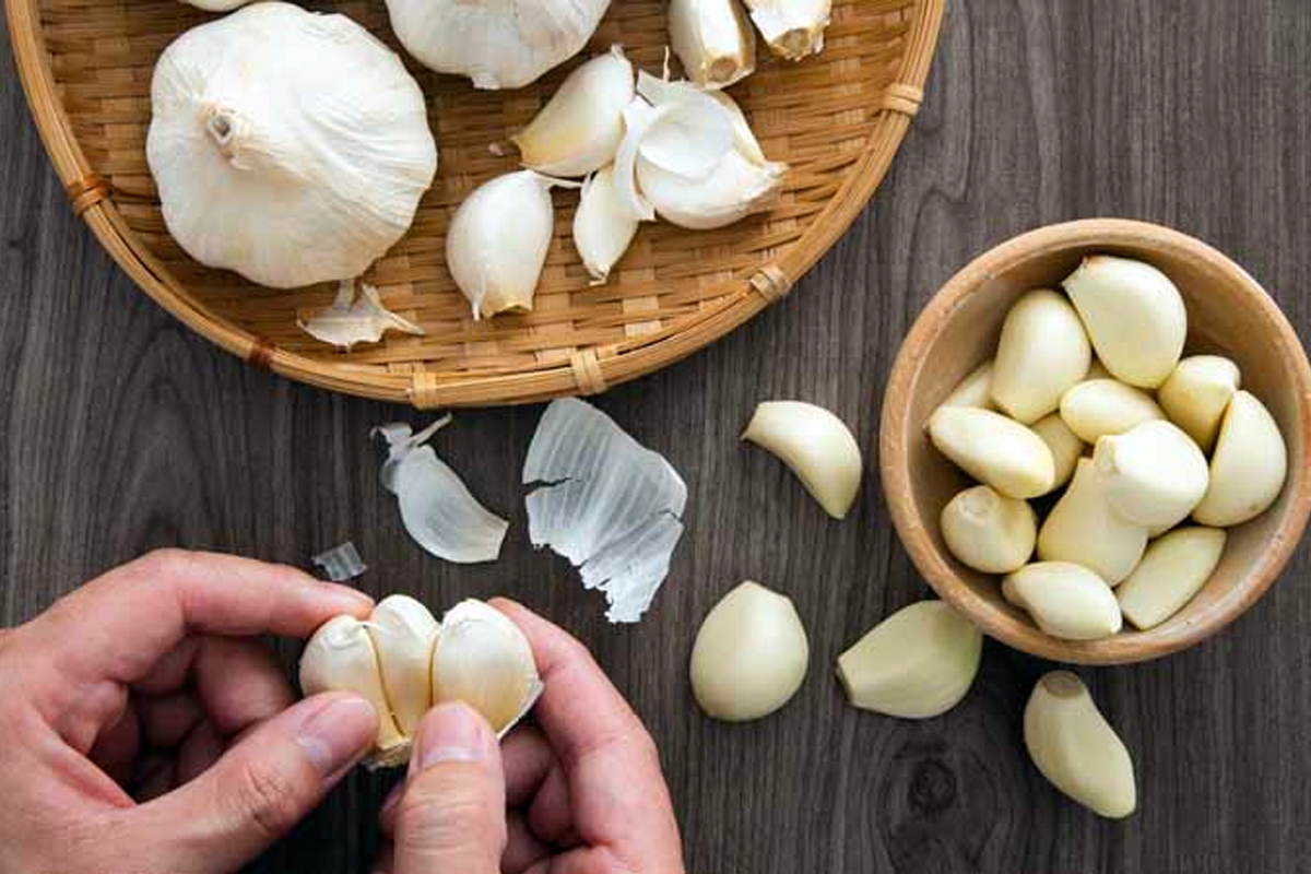 Raw Garlic Benefits: Immunity, Digestion, Heart Health and Weight Control