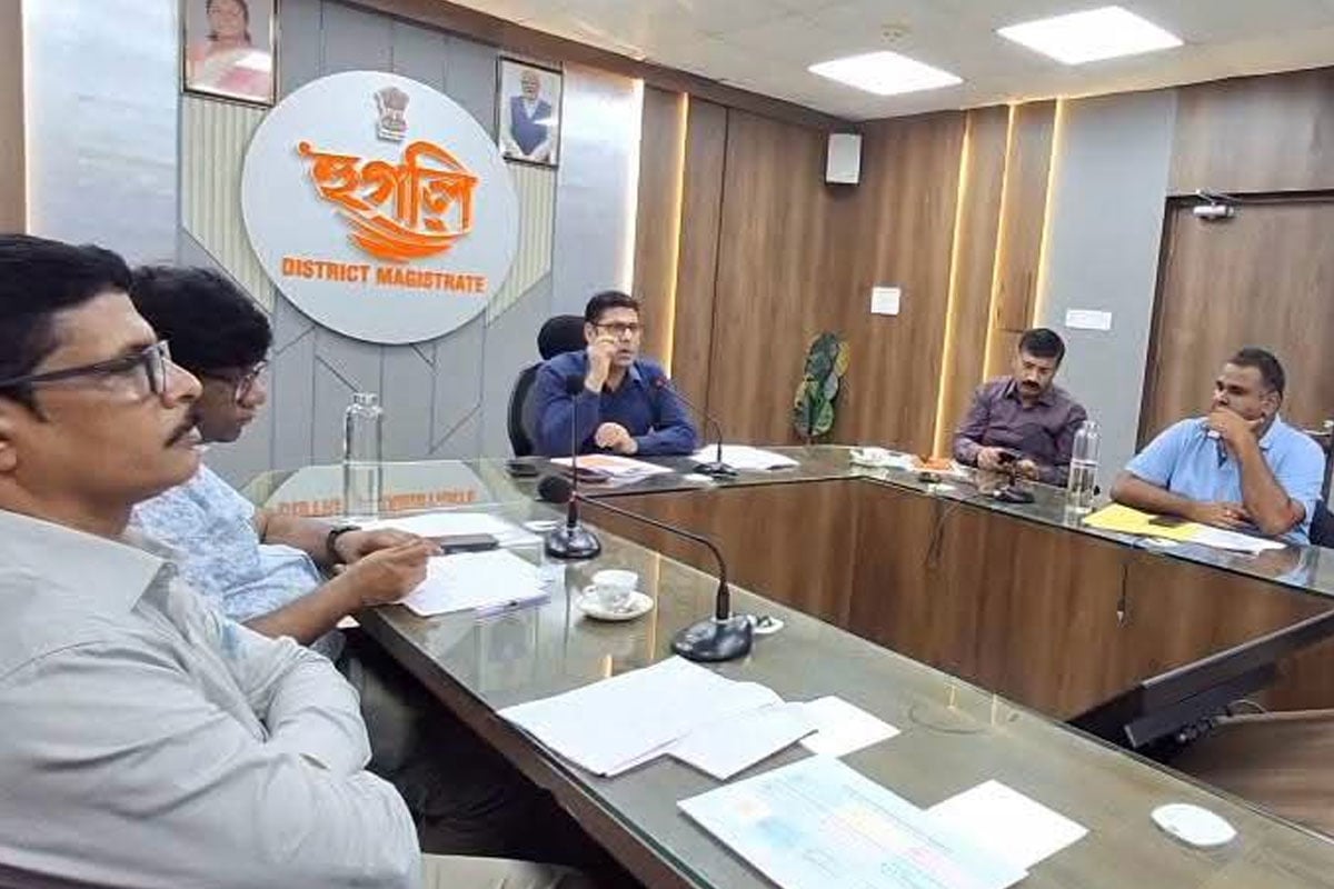 পুজোয় খারাপ খাবার পেলেই সরাসরি অভিযোগ, টোল ফ্রি নম্বর চালু হুগলি জেলা প্রশাসনের