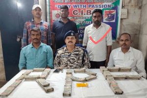 হাওড়া স্টেশনে লক্ষ লক্ষ টাকা, সোনা উদ্ধার! বন্দে ভারত এক্সপ্রেস থেকে নামতেই জালে অভিযুক্ত