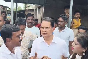 ধর্মের নামে সুড়সুড়ি! তৃণমূলের কালীঘাটপন্থী নেতাকে গো-ব্যাক স্লোগান, পার্টি অফিস ভাঙচুর
