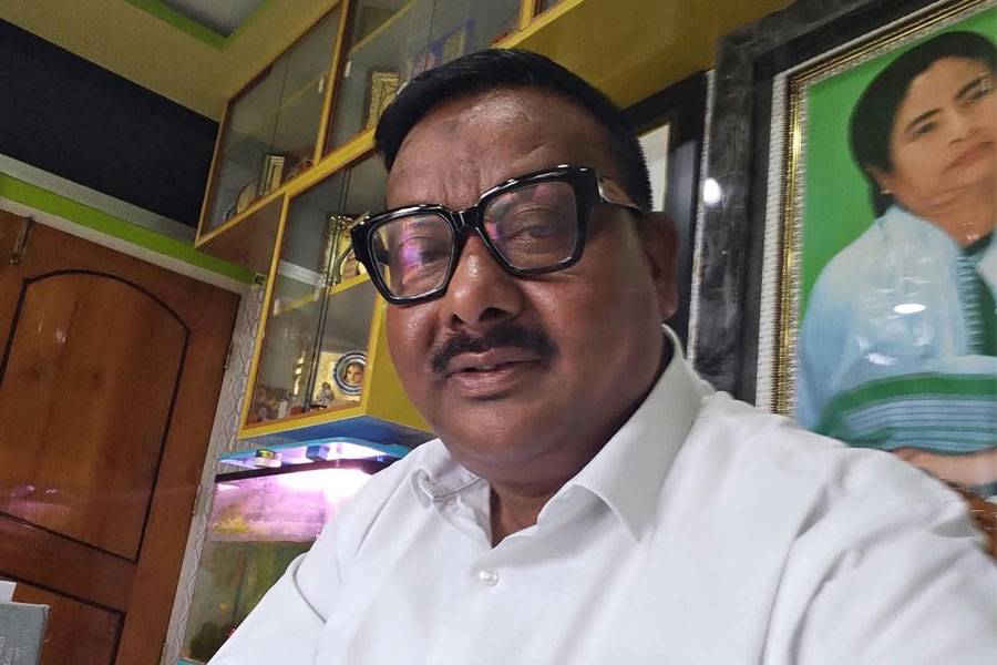 BJP workers detained after hurling eggs at an arrested TMC leader in Siliguri