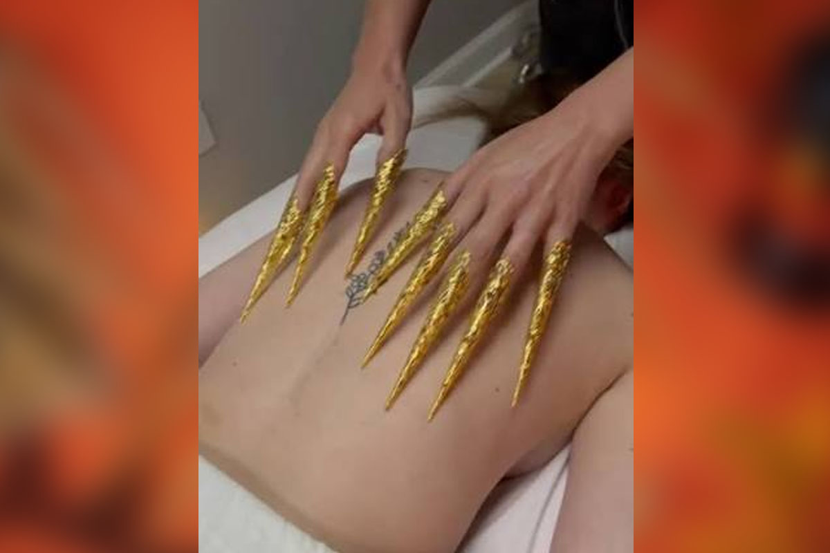 China’s Unusual New Business Lets People Pay to Have Their Backs Scratched