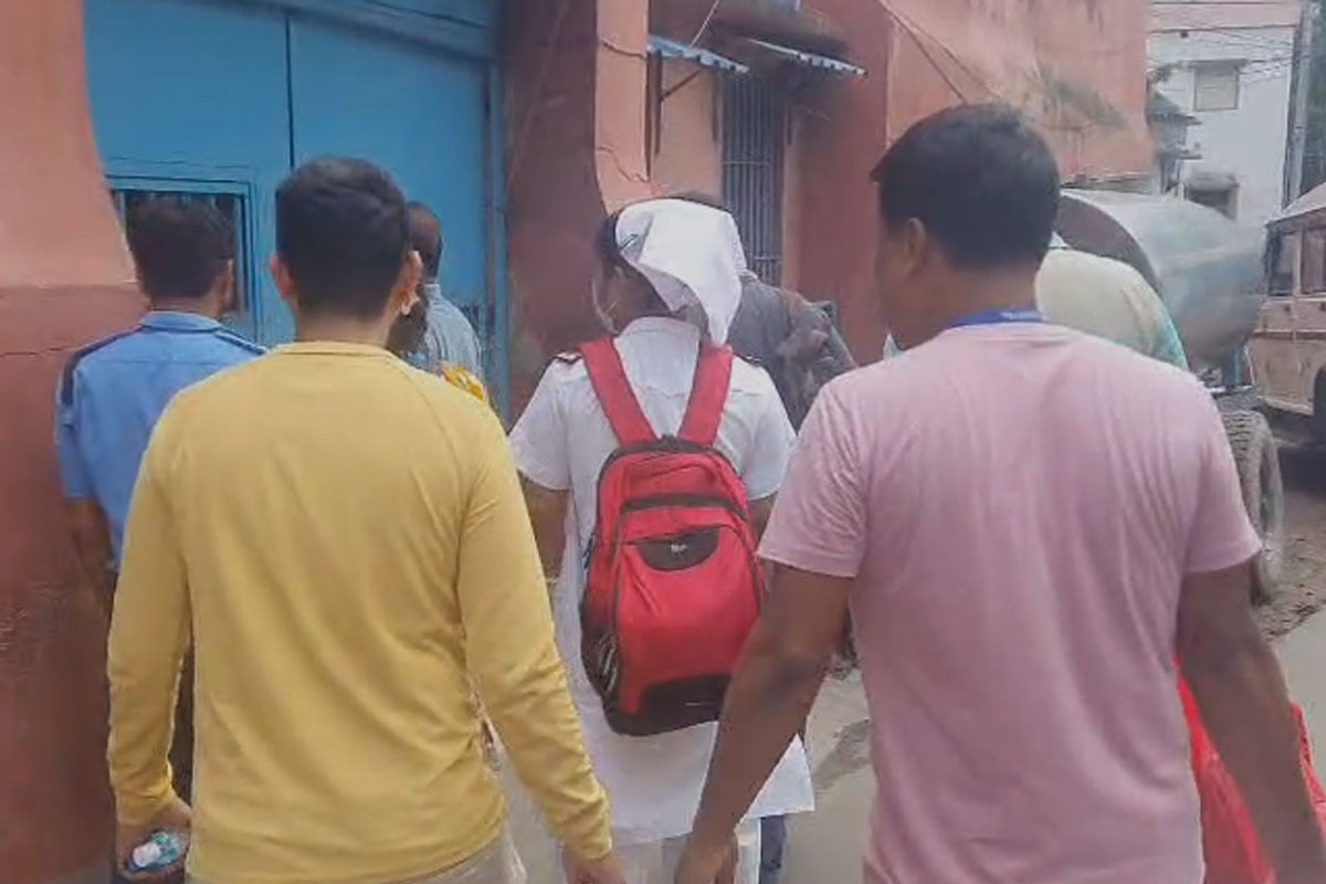 জেলের খাবারে বিষক্রিয়া! বসিরহাটে অসুস্থ কমপক্ষে ১৭ বন্দি, চিকিৎসায় মেডিক‍্যাল টিম