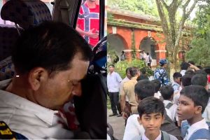 রান্নার সময় উঁকিঝুঁকি! স্কুলে শিক্ষক দিবসের ‘ফিস্টি’তে পড়ুয়াদের মার, পালটা মাথা ফাটল প্রধান শিক্ষকের