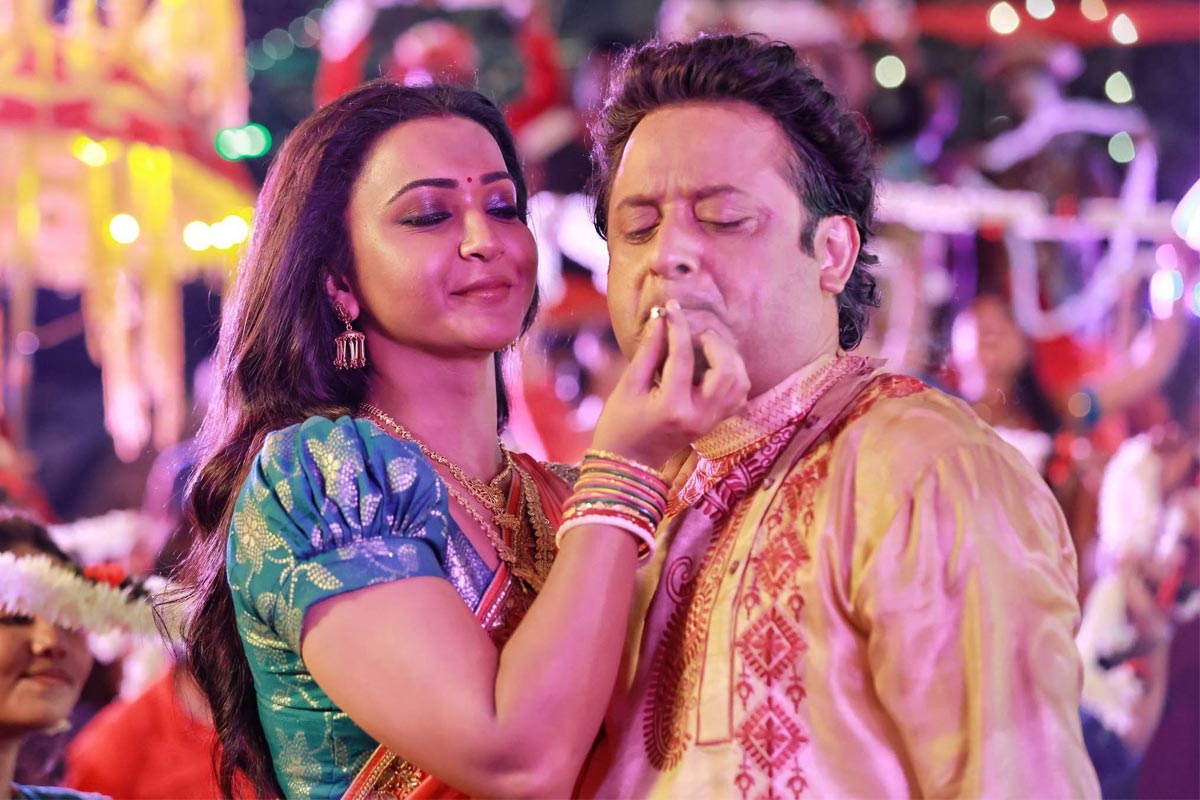 ‘রোমান্সে শিবুদার হাতেখড়ি আমার সঙ্গেই, স্ট্যাম্প পেপারে লিখে দিতে পারি…’, কী বললেন কৌশানী?