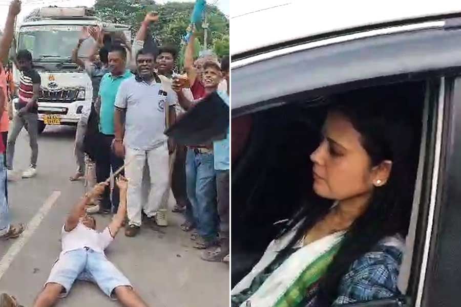 মহুয়াকে ‘গো ব্যাক’, গাড়িতে চড়-চাপড়, কালো পতাকায় দফায় দফায় বিক্ষোভ! তুমুল উত্তেজনা চাপড়ায়
