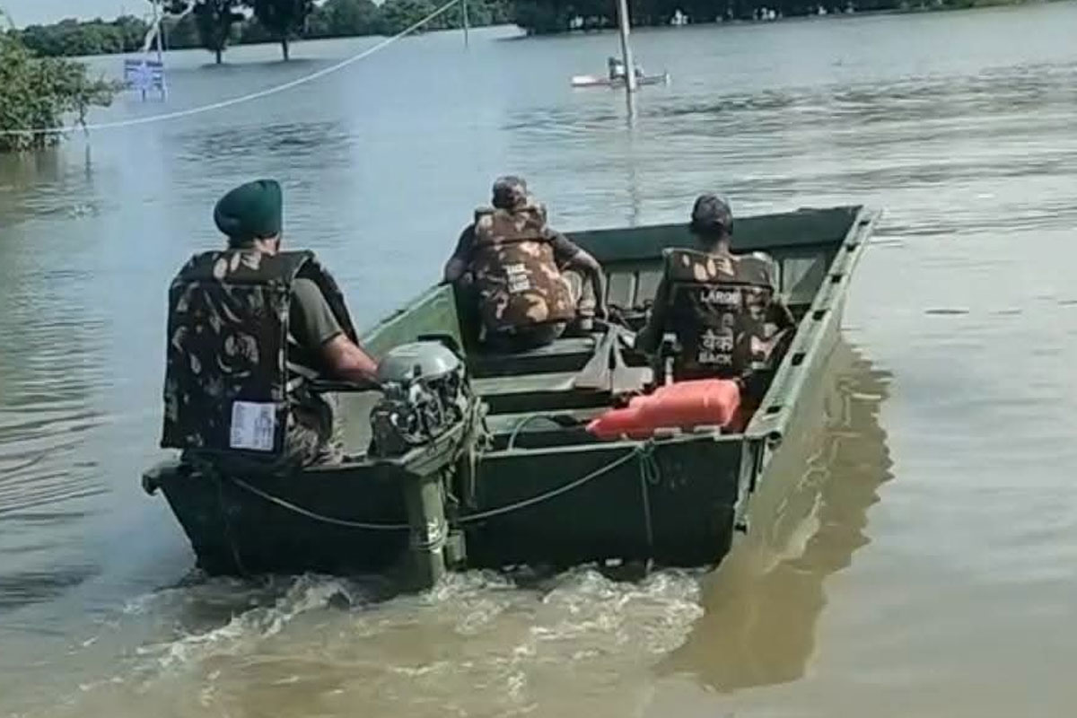 Many people are leaving their homes in Maldah's Bhutni due to floods
