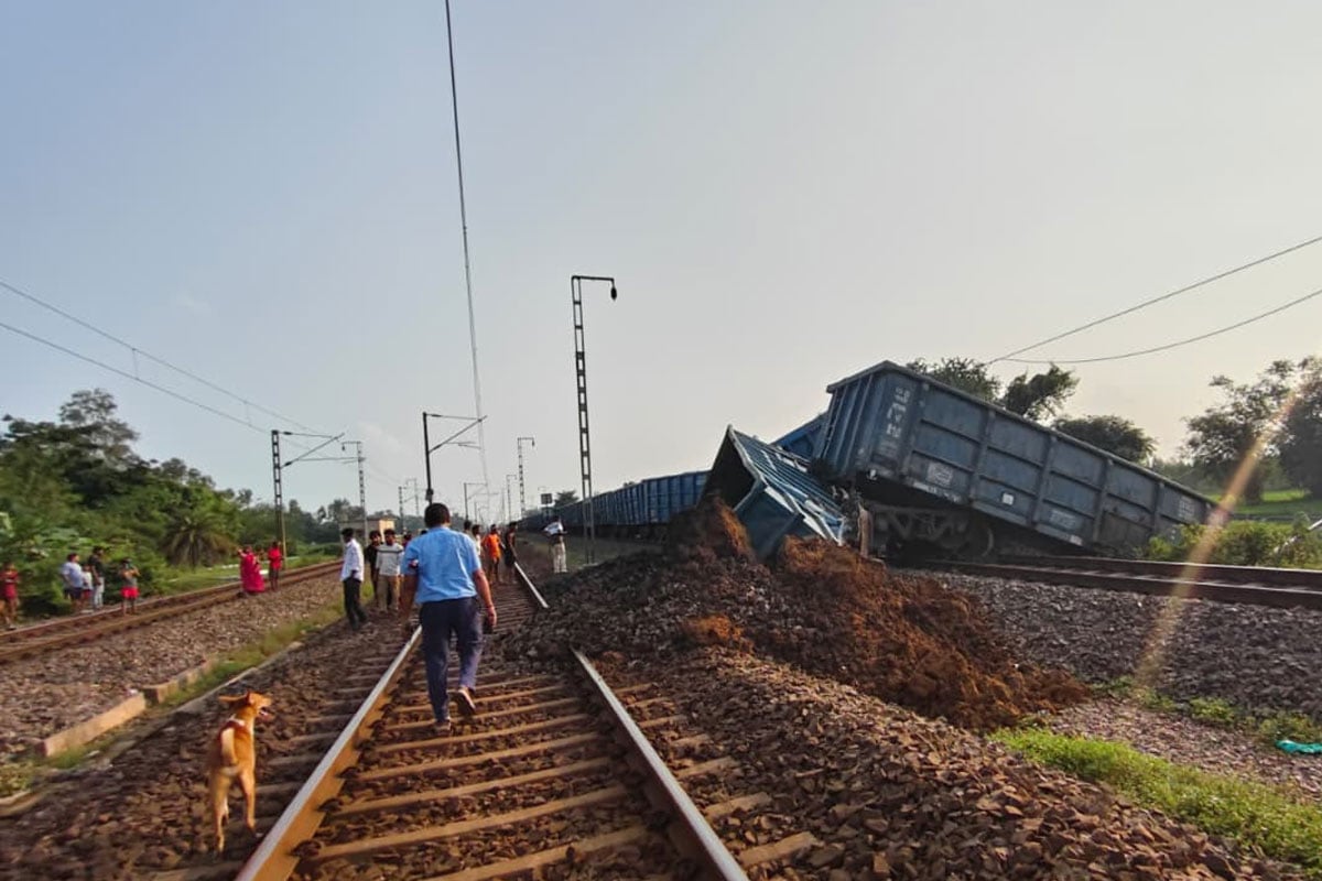 Goods train wagon derails near Kharagpur, train services disrupted