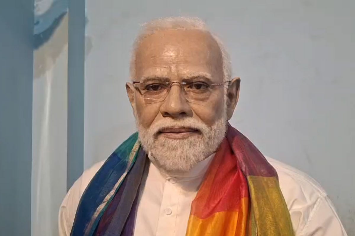 ধুতি-পাঞ্জাবিতে ‘বাঙালিবাবু’ মোদি, প্রধানমন্ত্রীর মোমের মূর্তি বানিয়ে তাক লাগালেন সুশান্ত