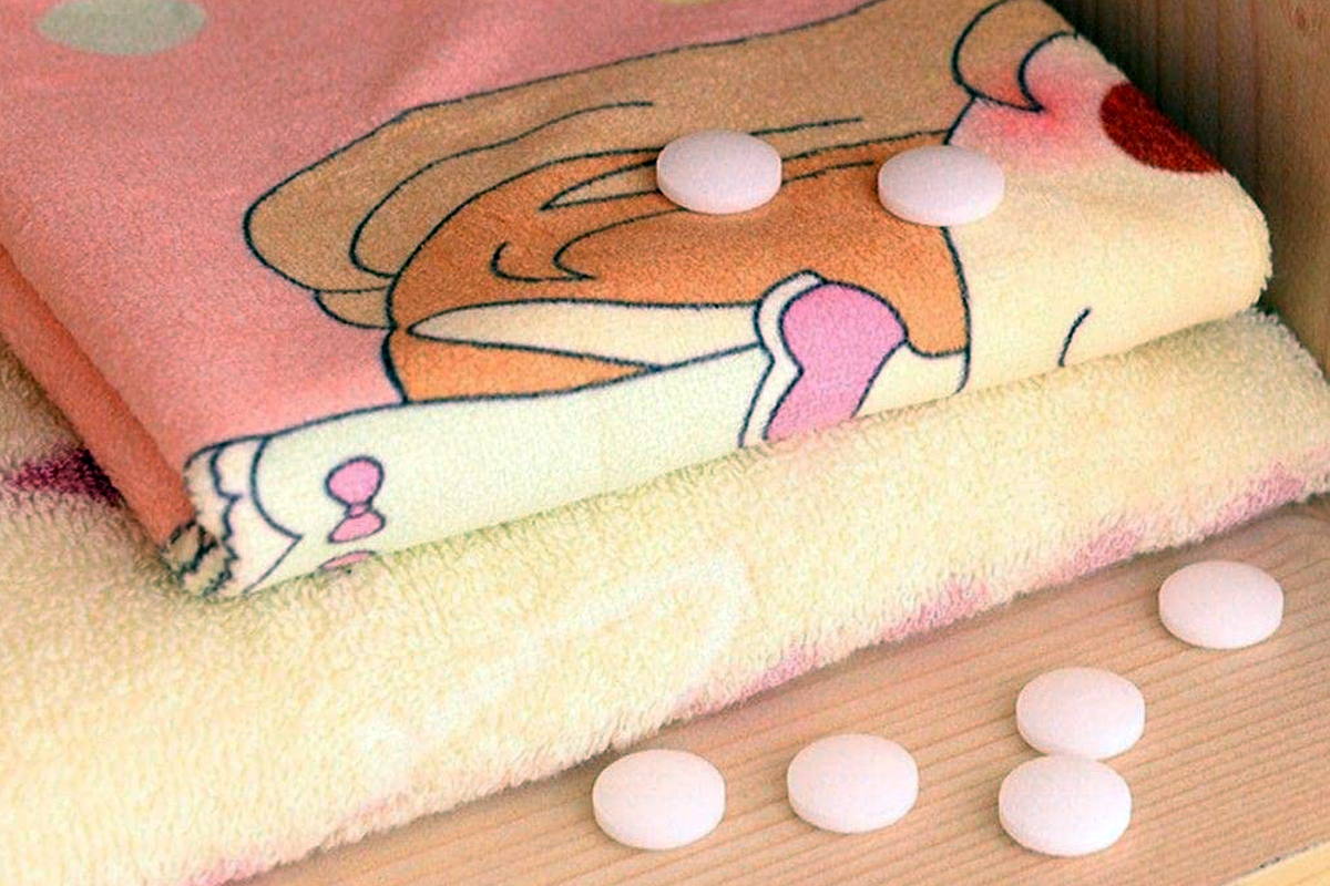 naphthalene balls toxic chemical health risks cupboard bathroom inhalation