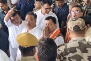 পালাবদলের পর প্রথমবার বঙ্গে নীতীন, বিমানবন্দরে ‘নবীন’ বরণে হাজির শুভেন্দু-শমীকরা
