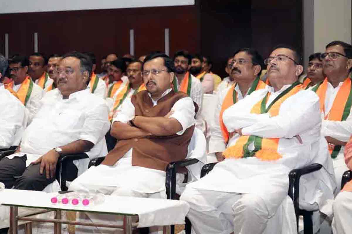 ‘দিনে কতবার চা খাচ্ছেন তাও নজরে রয়েছে’, বিধায়কদের সতর্কবার্তা নীতীনের
