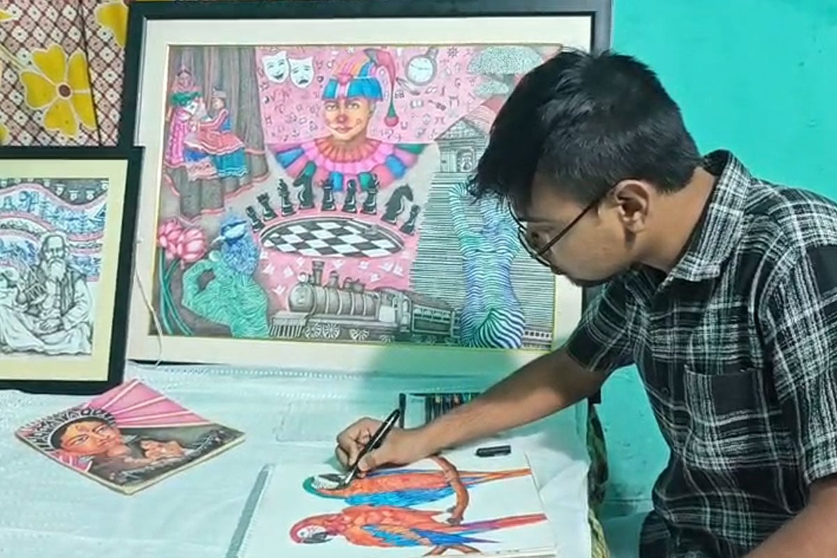 অর্থাভাবে জোটেনি রং-তুলি! শান্তিপুরের বিকাশের পেন-ড্রয়িংই ঠাঁই পাবে থাইল্যান্ডের প্রদর্শনীতে